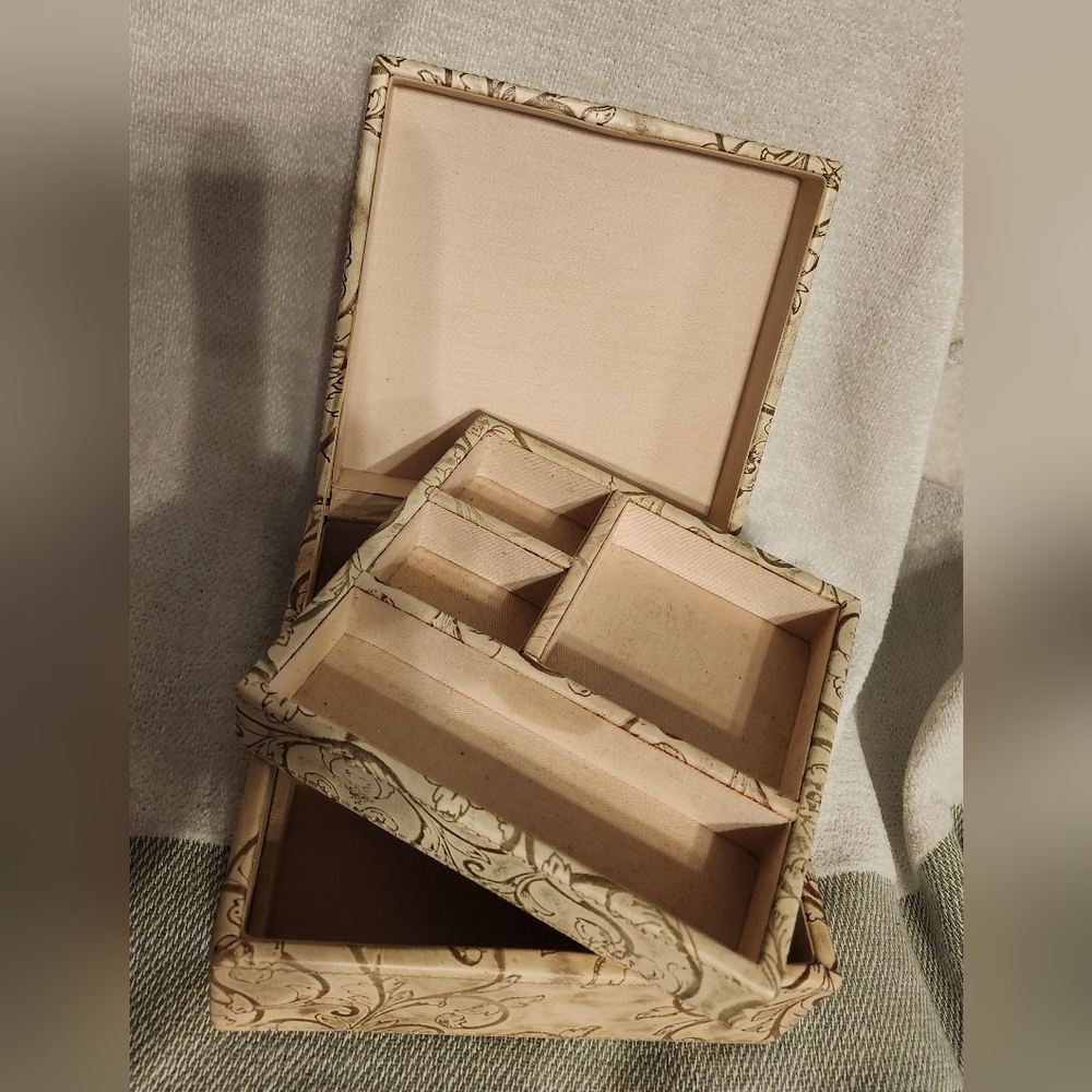 Fossil Tan Jewelry Organizer